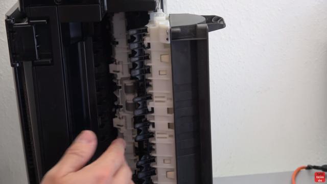 Canon Pixma Drucker Papierstau Problem beheben - Papierausgabeschacht - die Mechanik, Rollen und Plastikelemente kontrollieren