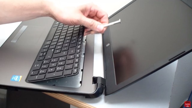 HP Notebook 250 G3 öffnen aufschrauben Lüfter HDD RAM wechseln FIX - jetzt kann die Tastatur entfernt werden