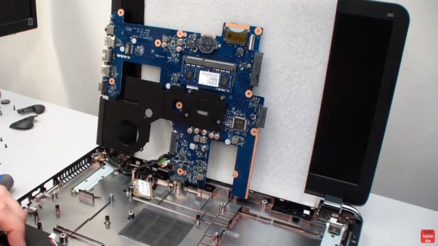 HP Notebook 250 G3 öffnen aufschrauben Lüfter HDD RAM wechseln FIX - das RAM-Modul SoDimm befindet sich unter dem Mainboard