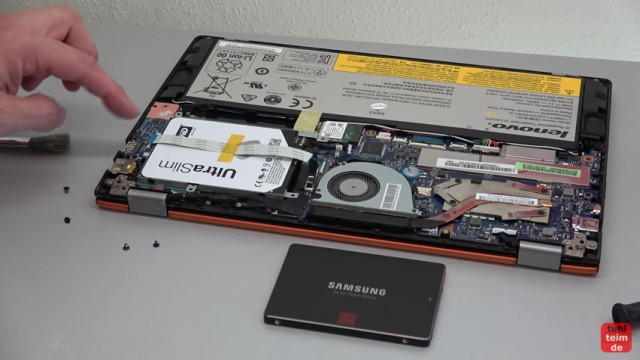 Lenovo Yoga 2 Notebook aufgeschraubt - SSD gegen Festplatte tauschen