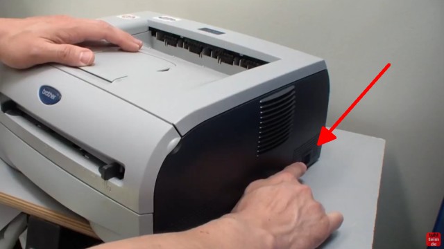 Brother HL Laserdrucker Papierstau - richtig entfernen ohne Drucker zu beschädigen - Gerät zuerst ausschalten