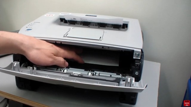 Brother HL Laserdrucker Papierstau - richtig entfernen ohne Drucker zu beschädigen - ein Blatt hängt noch innen fest