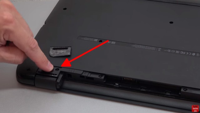 HP Pavilion Notebook PC nicht zu öffnen - Öffnen auf eigene Gefahr - 17-x035ng - es sind noch zwei weitere Schrauben unter den Gummifüssen versteckt