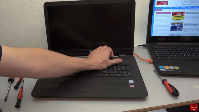HP Pavilion Notebook PC nicht zu öffnen - Öffnen auf eigene Gefahr - 17-x035ng - trotzdem lässt sich das Gehäuse auch mit viel Kraft nur etwas lösen