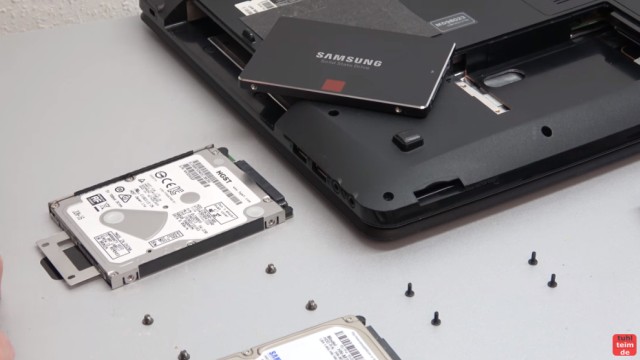 Medion Akoya Notebook SSD HDD tauschen - RAM CMOS DVD Lüfter reinigen - neue Festplatte in den Rahmen einbauen
