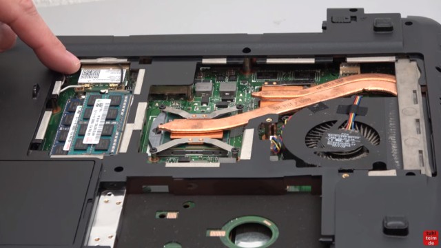 Medion Akoya Notebook SSD HDD tauschen - RAM CMOS DVD Lüfter reinigen - zwei SoDimm-Steckplätze für DDR3-Module