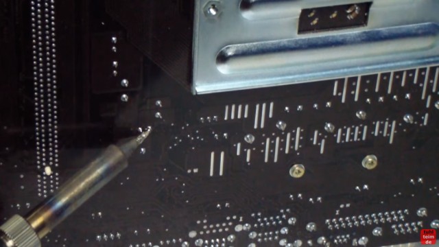 PC Mainboard Reparatur - ohne Funktion / defekt - Kondensator tauschen - den defekten Kondensator von unten auslöten