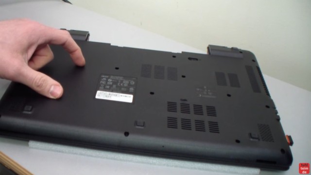 Acer Extensa 2509 Notebook RAM Erweitern Upgrade - alle Schrauben aus dem Boden entfernen