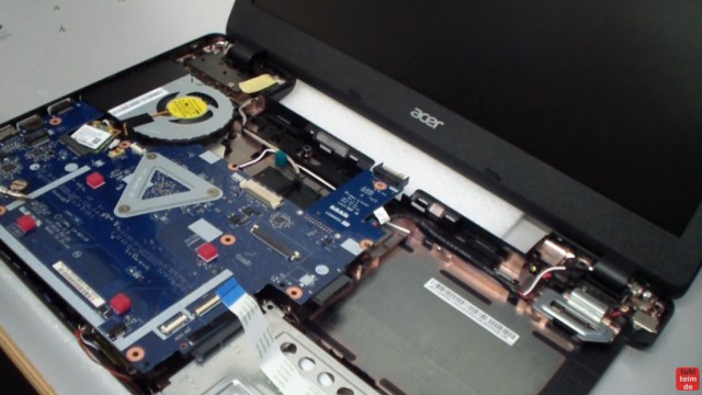 Acer Extensa 2509 Notebook RAM Erweitern Upgrade - das Mainboard muss ausgebaut werden - Schrauben entfernen