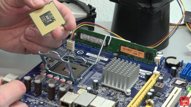 PC defekt - geht nicht an - Bildschirm bleibt schwarz - Reparaturanleitung - ausgebaute CPU