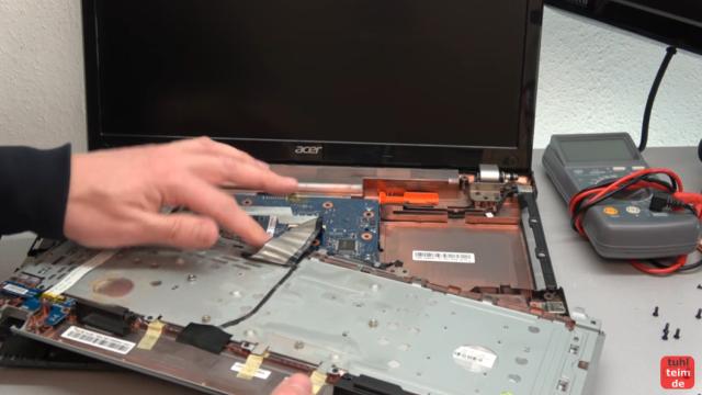 Acer Notebook defekt - öffnen und reparieren - Mainboard ausbauen - V3 771G - Tastatur ausbauen