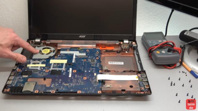 Acer Notebook defekt - öffnen und reparieren - Mainboard ausbauen - V3 771G - Mainboard mit Lüfter prüfen