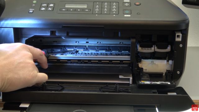 Canon Drucker druckt nicht richtig - gelöst - fehlerhafter Ausdruck - Druckerinnenraum auf Beschädigungen und Fremdobjekte kontrollieren