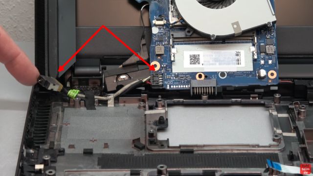 HP Notebook funktioniert nicht mehr - Bildschirm bleibt schwarz - aufschrauben und prüfen - Stromkabel mit Buchse für Netzteilstecker hat oft einen Wackelkontakt