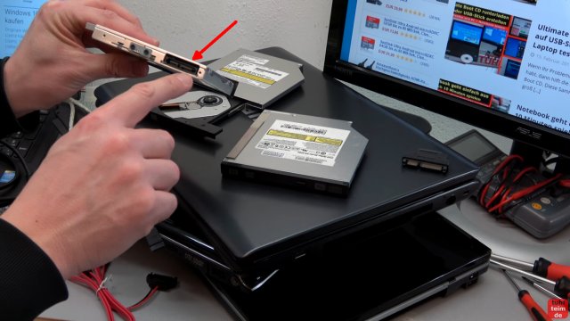 Notebook DVD Laufwerk extern an USB oder in PC einbauen an SATA - ausgebautes Laufwerk mit Slimline-SATA-Anschluss