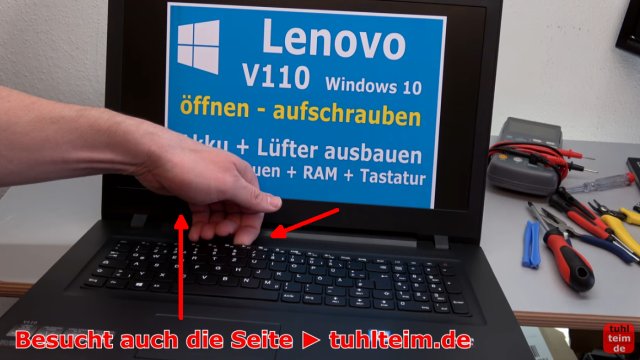 Lenovo V110 Notebook öffnen - Akku SSD Lüfter Tastatur wechseln - unter die Tastatur greifen und diese vorsichtig entnehmen