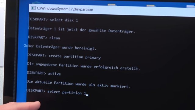 Windows USB-Stick erstellen und bootfähig machen zum Installieren Windows 10 7 8 - mit dem diskpart.exe-Befehl "create partition primary" eine Partition erzeugen