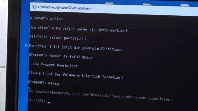 Windows USB-Stick erstellen und bootfähig machen zum Installieren Windows 10 7 8 - mit dem diskpart.exe-Befehl "format fs=fat32 quick" die Partition formatieren