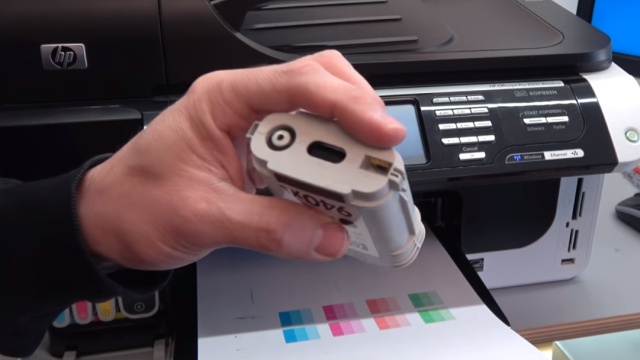 HP OfficeJet Pro druckt kein Schwarz nicht mehr - Druckkopf austauschen - Patronen sind ohne Düsen reine Tintenbehälter
