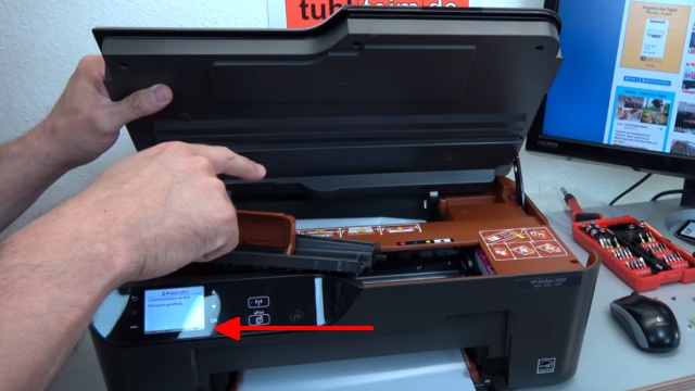 Hewlett-Packard Drucker - Patronenwagen frei geben lösen - HP Papierstau entfernen - Drucker öffnen und prüfen