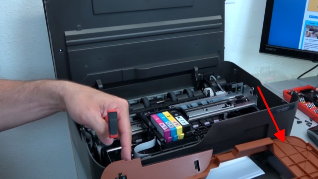 Hewlett-Packard Drucker - Patronenwagen frei geben lösen - HP Papierstau entfernen - Abdeckung abschrauben und Mechanik prüfen