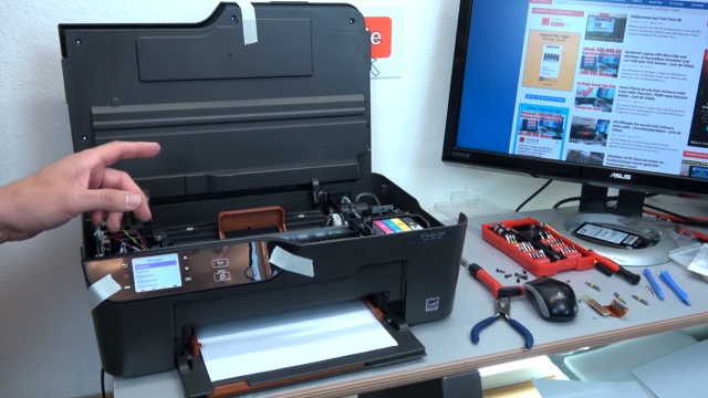 Hewlett-Packard Drucker - Patronenwagen frei geben lösen - HP Papierstau entfernen - Deskjet leider mit Totaldefekt