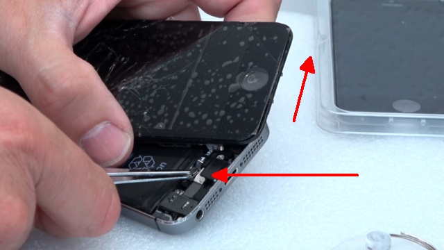 iPhone 5s Display Reparatur + Home Button einfach tauschen - Stecker des Home Buttons lösen