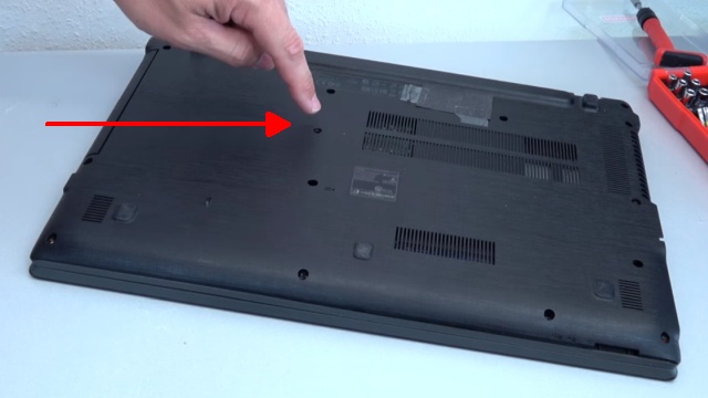 Acer Aspire E15 Laptop Notebook öffnen - HDD SSD Akku Batterie RAM Lüfter wechseln - Alle Schrauben entfernen - ca. 14 Stück je nach Modell