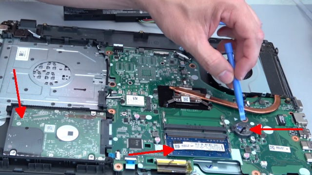 Acer Aspire E15 Laptop Notebook öffnen - HDD SSD Akku Batterie RAM Lüfter wechseln - CMOS-Batterie rechts und Festplatte links