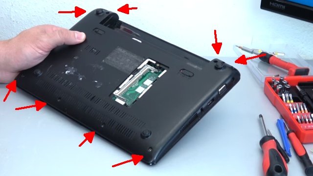 Asus eeePC Netbook / Laptop öffnen - HDD SSD RAM Lüfter Tastatur tauschen - reparieren - 8 Schrauben entfernen