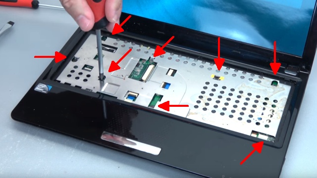 Asus eeePC Netbook / Laptop öffnen - HDD SSD RAM Lüfter Tastatur tauschen - reparieren - 8 Schrauben unter der Tastatur entfernen