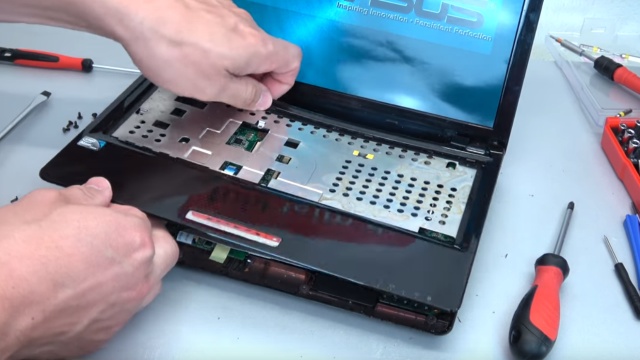 Asus eeePC Netbook / Laptop öffnen - HDD SSD RAM Lüfter Tastatur tauschen - reparieren - Gehäuse öffnen