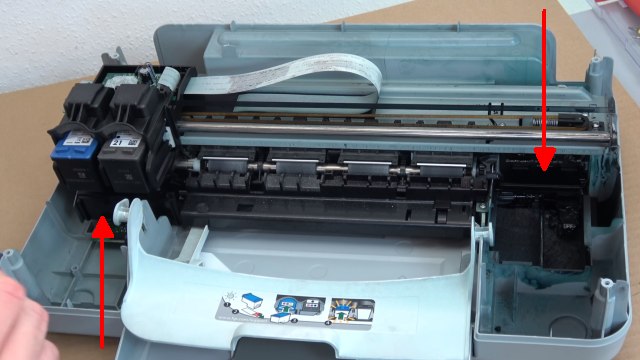 HP Drucker Tintenauffangbehälter voll - Tinte läuft unten aus dem Drucker - Druckerinnenraum ist komplett mit Tinte verschmutzt