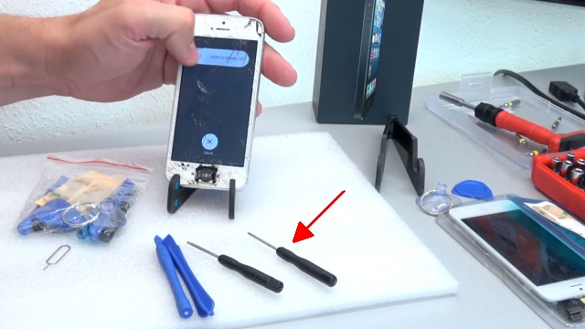 iPhone Display Reparatur in 10 Minuten - Kaufen Austausch Wechsel - zum Wechseln braucht Ihr das Spezialwerkzeug