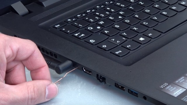 Lenovo Notebook BIOS starten - aufrufen mit Büroklammer - Novo-Button mit Büroklammer aufrufen