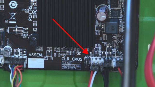 Neuer PC zeigt kein Bild - startet bootet nicht - erkennt USB SSD HDD nicht - selbst gebaut - Verkabelung Reset-PINs prüfen