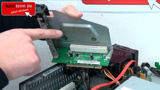 PC Gehäuse Test - Heute gegen Früher - billig und klapprig gegen teuer und solide - Hewlett-Packard Desktop-PC-Gehäuse - PCI Riser Card ausbauen