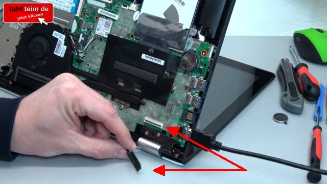 Lenovo Yoga kaum benutzt schon kaputt - Notebook öffnen Akku RAM CMOS Display wechseln - Display-Stecker LVDS abziehen