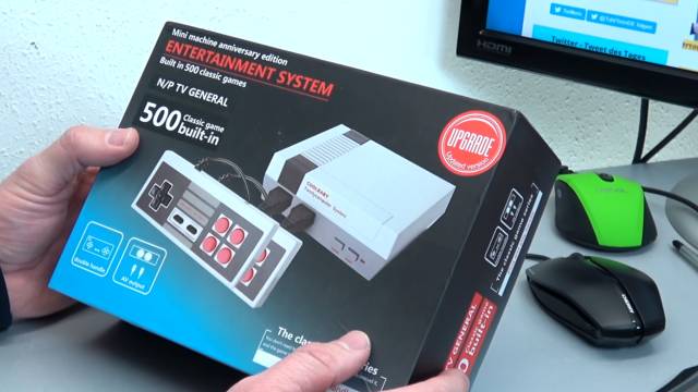 Retro Videospielkonsole Mini Machine Entertainment System - 500 Games - Konsole mit zwei Controllern