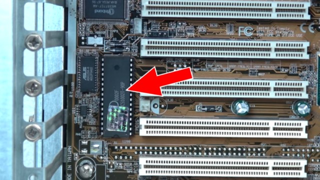 Virus löscht Bios-Chip im PC - 1999 - BIOS Update flashen - Wie alles angefangen hat - CT-Flasher - DIL/DIP-Baustein bei Asus-Mainboard