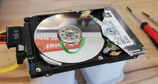 Festplatte offen laufen lassen ohne Deckel - 2,5" Hitachi