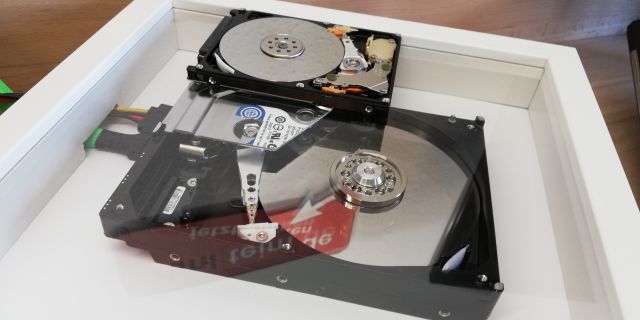 Festplatte offen laufen lassen - Größenvergleich 2,5" und 3,5" Festplatte