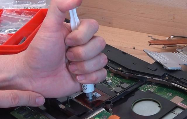 Gaming Laptop wird heiß - Wärmeleitpaste richtig auftragen und verteilen