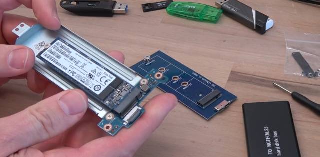 Schnellen USB-Stick selber bauen - M2 aus Laptop ausgebaut