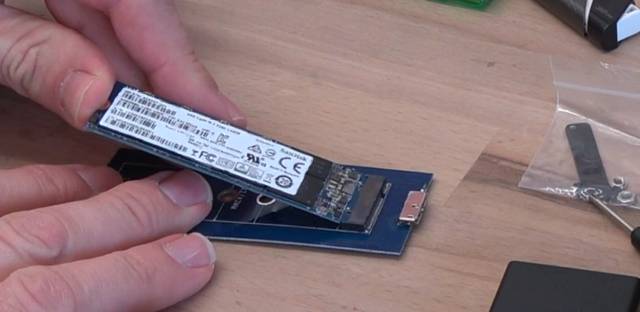Schnellen USB-Stick selber bauen - M2 SSD einbauen