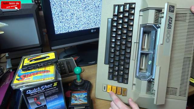 Computer 1979 - Joysticks - Kassetten und die offene Klappe