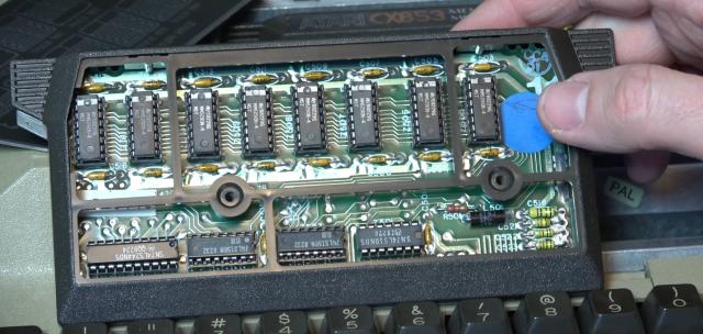 Computer 1979 - offenes ATARI RAM-Modul mit 16KB und Speicherbausteinen