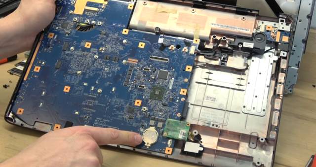 Notebook lässt sich nicht einschalten - CMOS Batterie CR2032 auf Mainboard