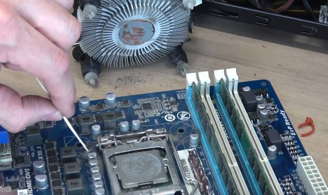 PC Prozessor überhitzt - Wärmeleitpaste nur noch Krümel