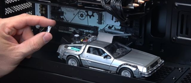 Back To The Future Delorean Modell 1:24 mit RGB LED Beleuchtung